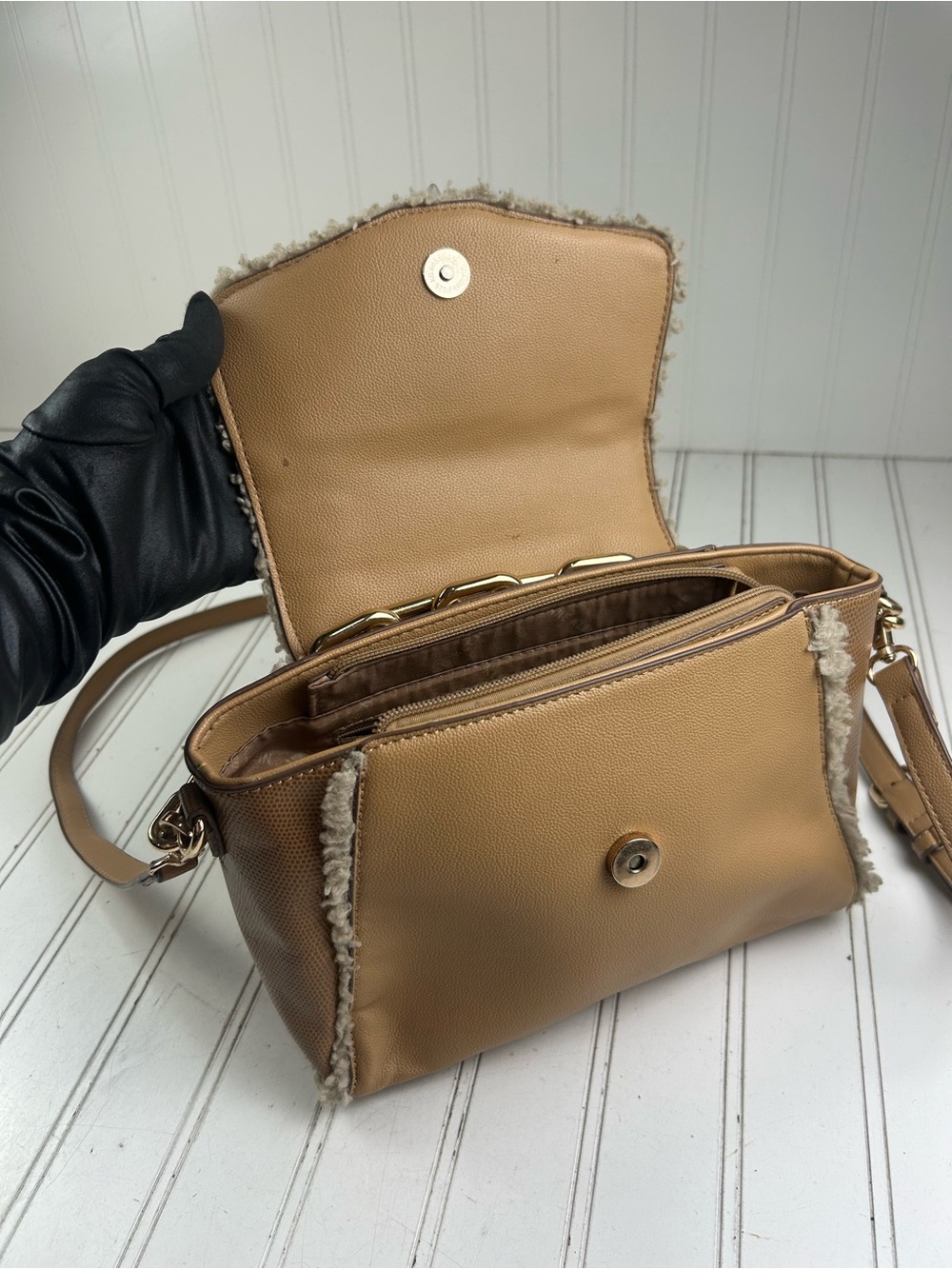 Anne Klein Vintage Y2K Mixed Media Sherpa Crossbody Satchel Brown Pearl Accent - Picture 4 of 15